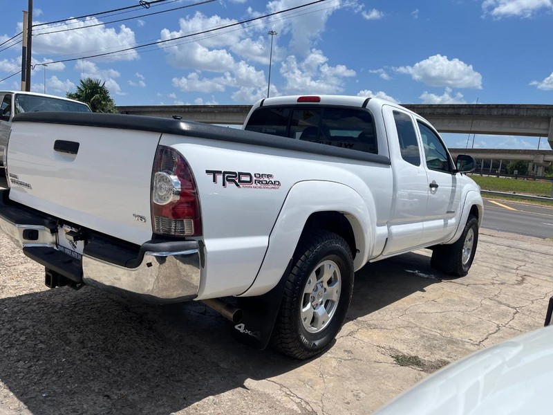 Toyota Tacoma Vehicle Image 06