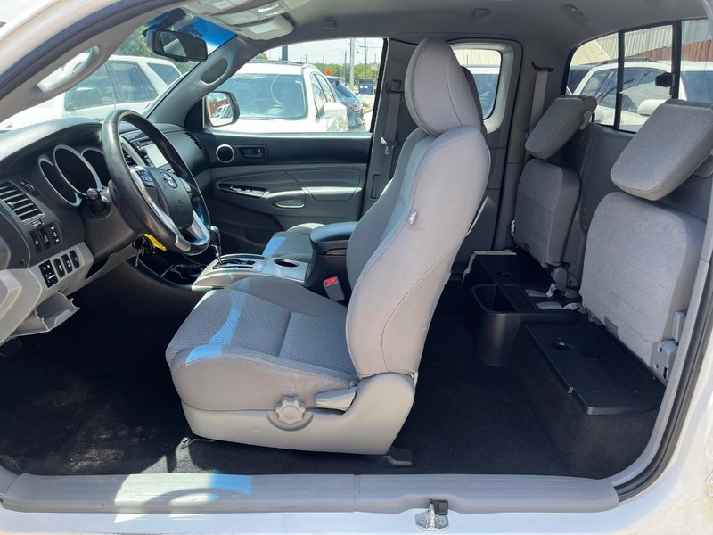Toyota Tacoma Vehicle Image 08