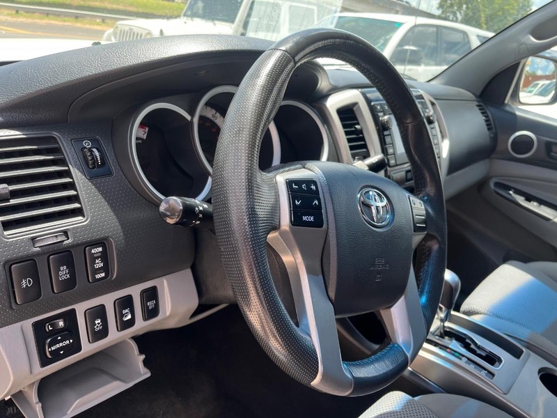 Toyota Tacoma Vehicle Image 10