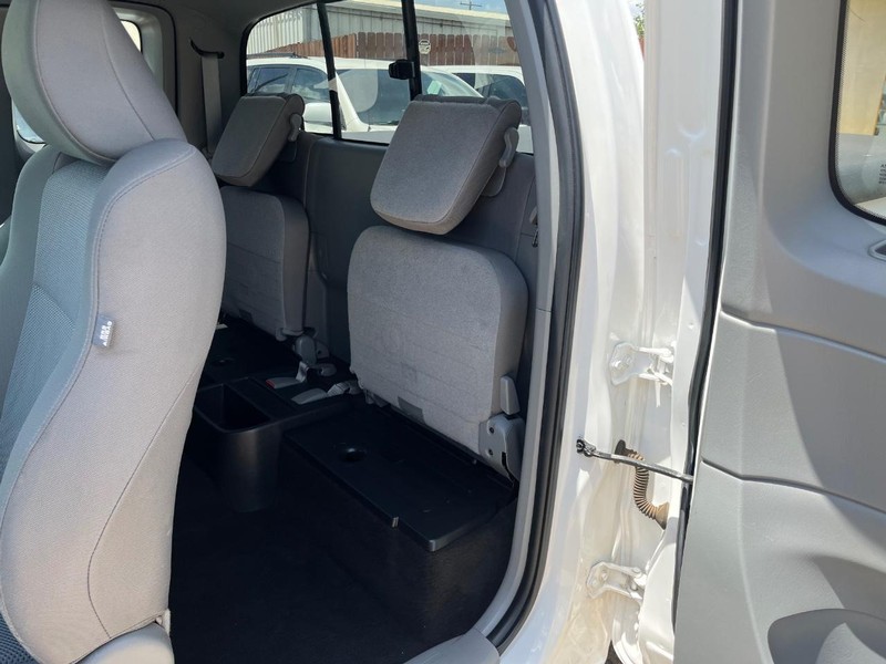 Toyota Tacoma Vehicle Image 12