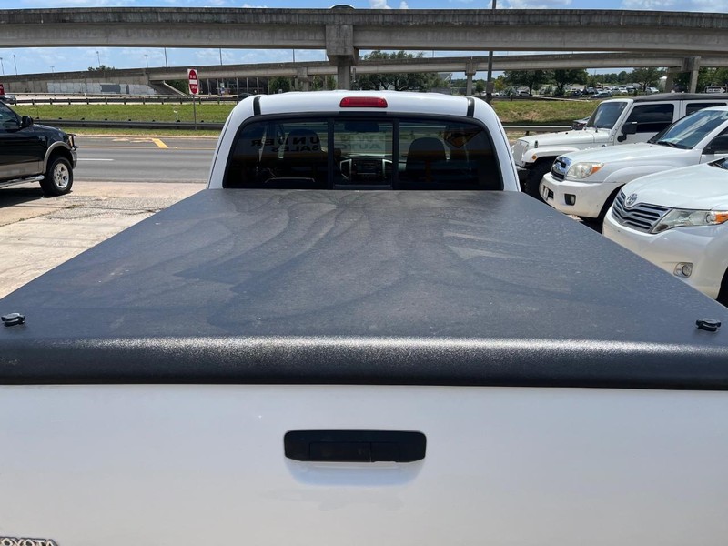 Toyota Tacoma Vehicle Image 13