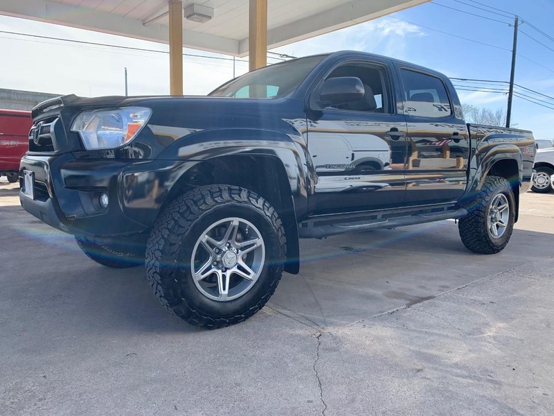 Toyota Tacoma Vehicle Image 03