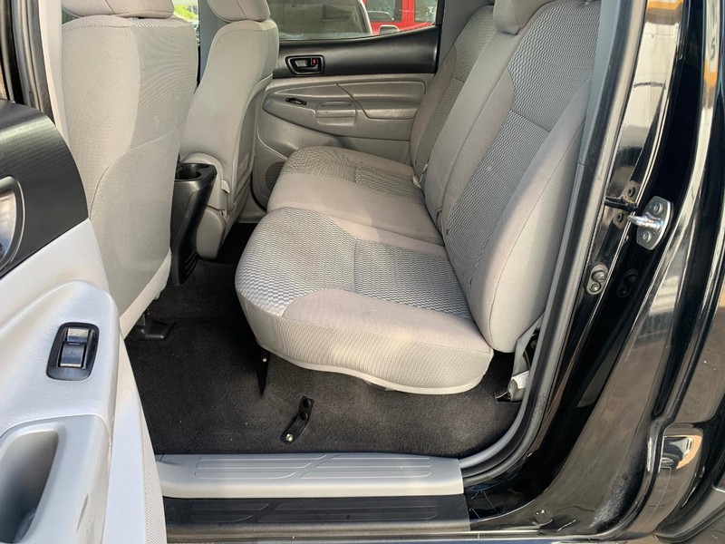 Toyota Tacoma Vehicle Image 09