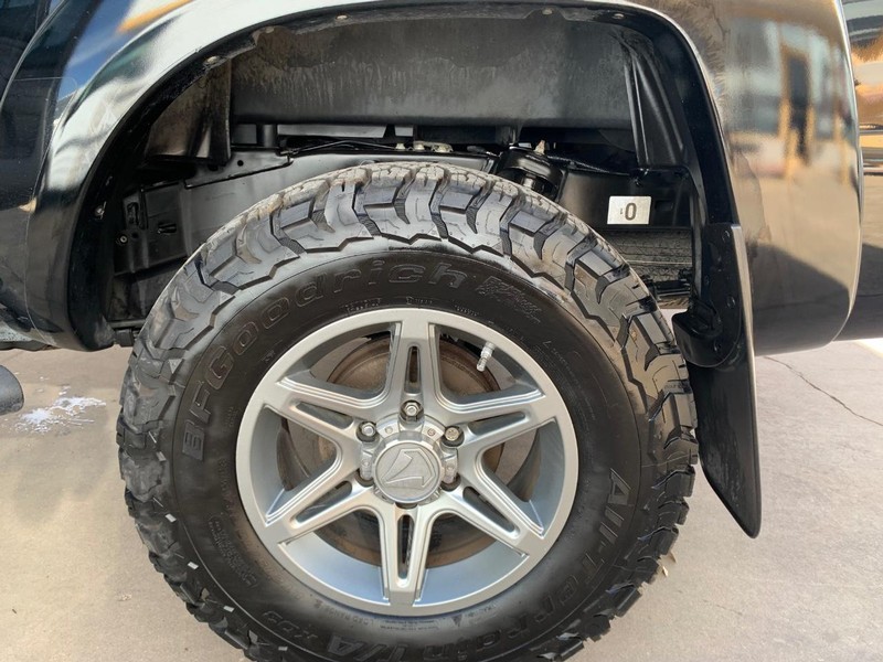 Toyota Tacoma Vehicle Image 14