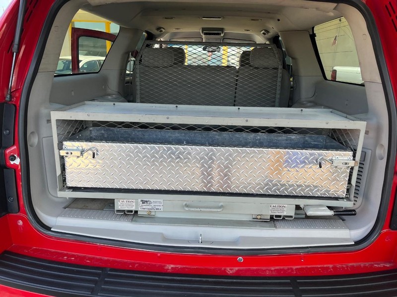 Chevrolet Suburban Vehicle Image 13