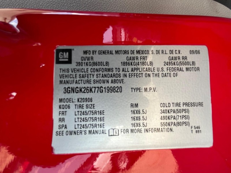 Chevrolet Suburban Vehicle Image 18