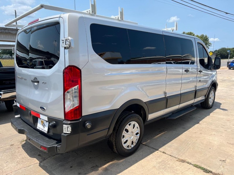 Ford Transit Wagon Vehicle Image 06