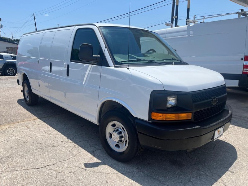 Chevrolet Express Cargo Van Vehicle Image 03