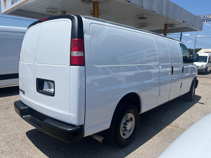 Chevrolet Express Cargo Van Vehicle Image 04