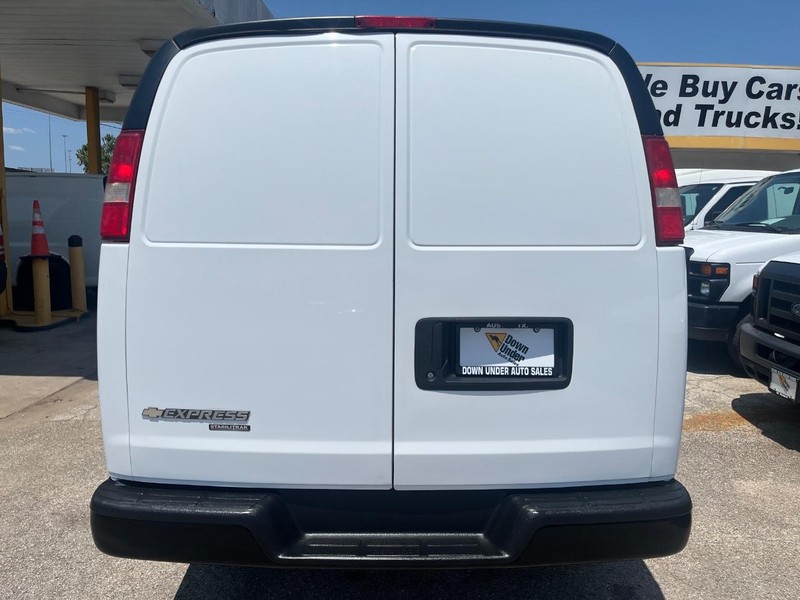 Chevrolet Express Cargo Van Vehicle Image 05