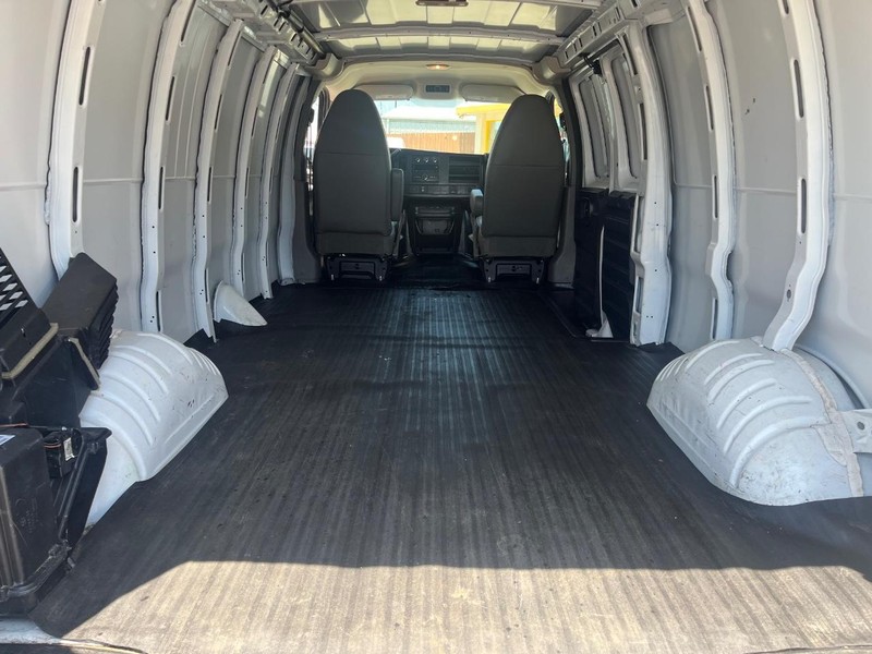 Chevrolet Express Cargo Van Vehicle Image 12