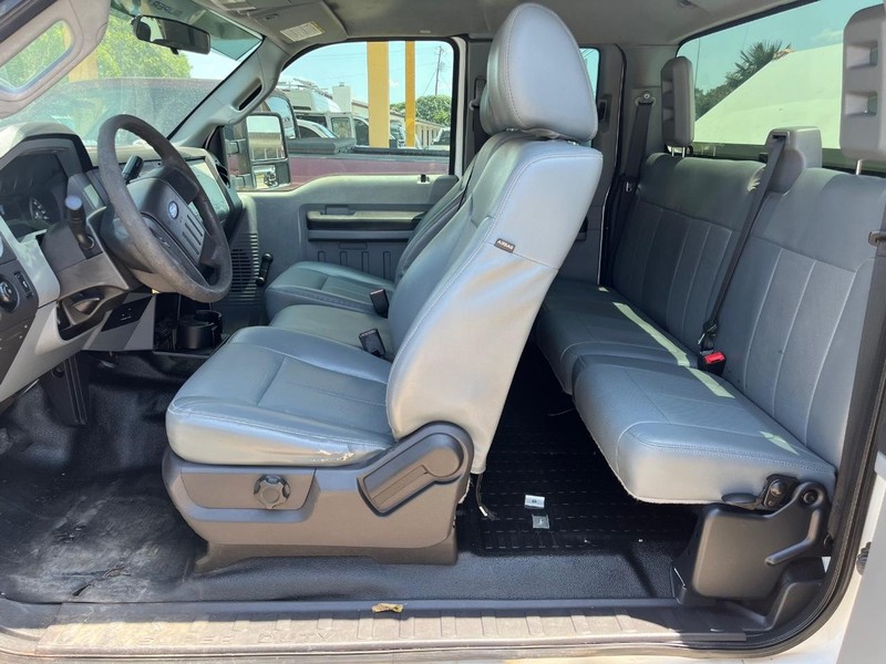 Ford Super Duty F-350 SRW Vehicle Image 10