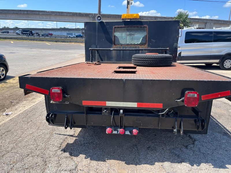Ford Super Duty F-350 DRW Vehicle Image 04