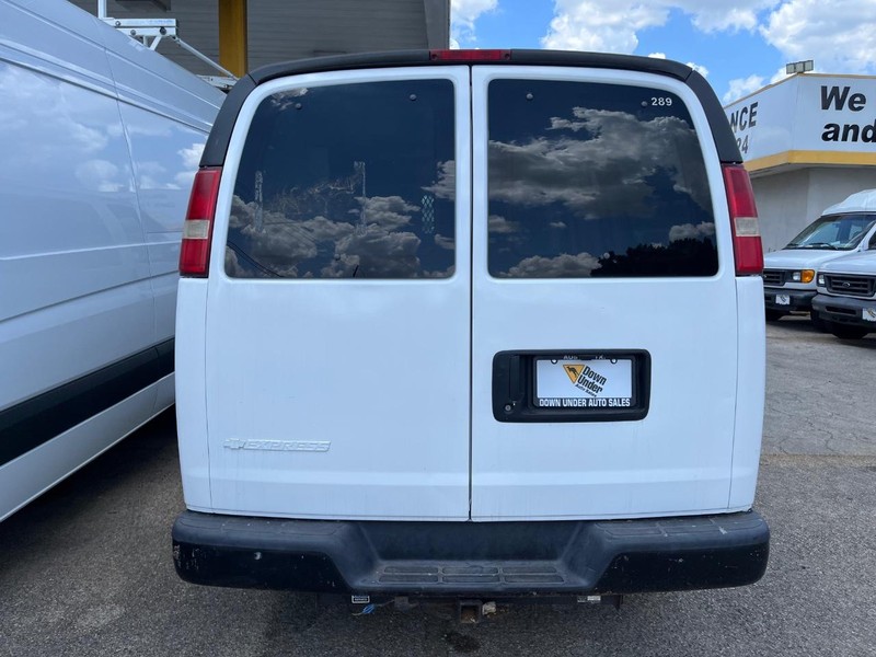 Chevrolet Express Cargo Van Vehicle Image 05