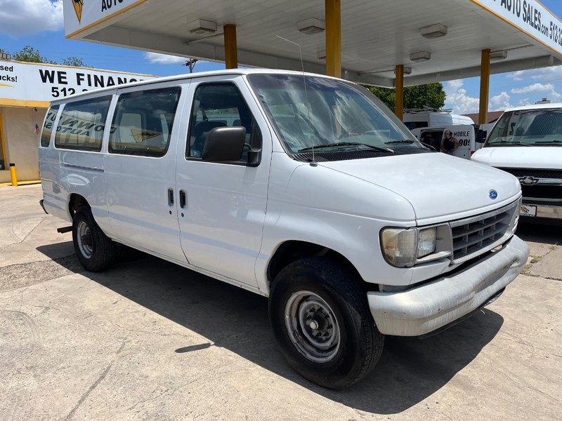 Ford Club Wagon Vehicle Image 03