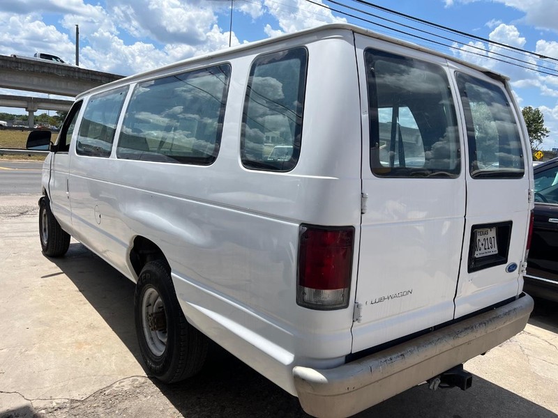 Ford Club Wagon Vehicle Image 06