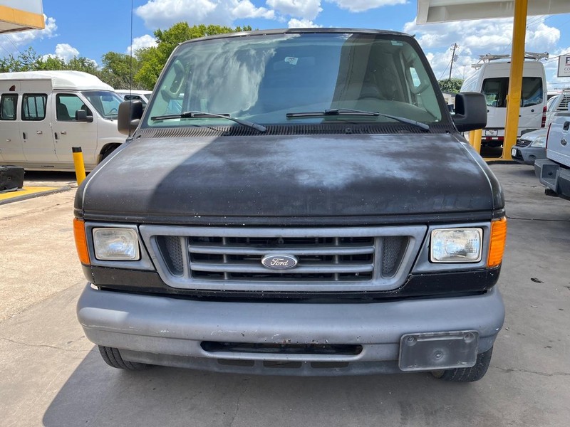 Ford Econoline Wagon Vehicle Image 02