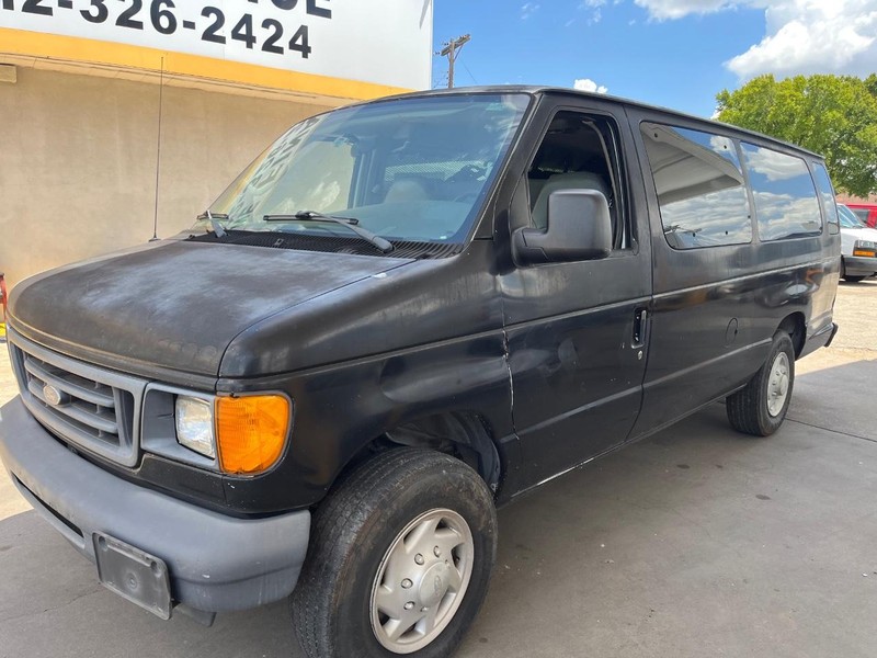 Ford Econoline Wagon Vehicle Image 03