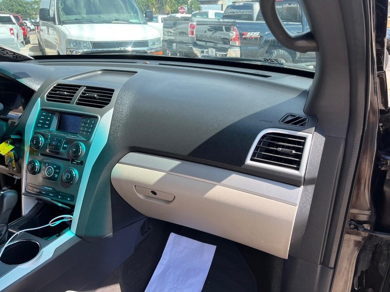 Ford Explorer Vehicle Image 07