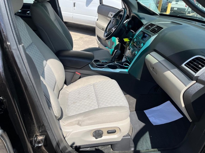 Ford Explorer Vehicle Image 08