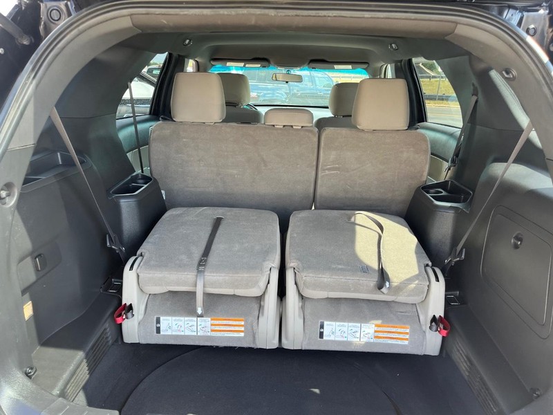 Ford Explorer Vehicle Image 10