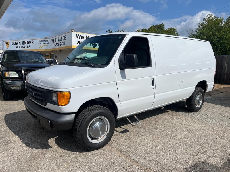 Ford Econoline Cargo Van Vehicle Image 03