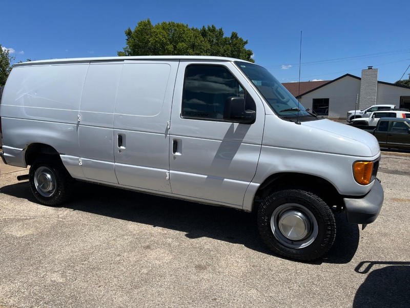Ford Econoline Cargo Van Vehicle Image 03