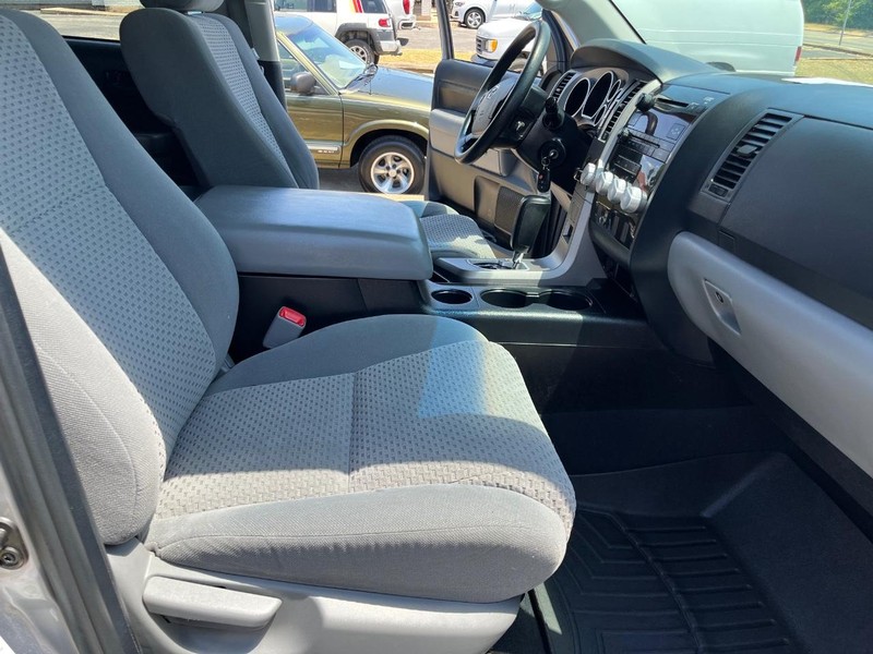 Toyota Tundra 2WD Truck Vehicle Image 09