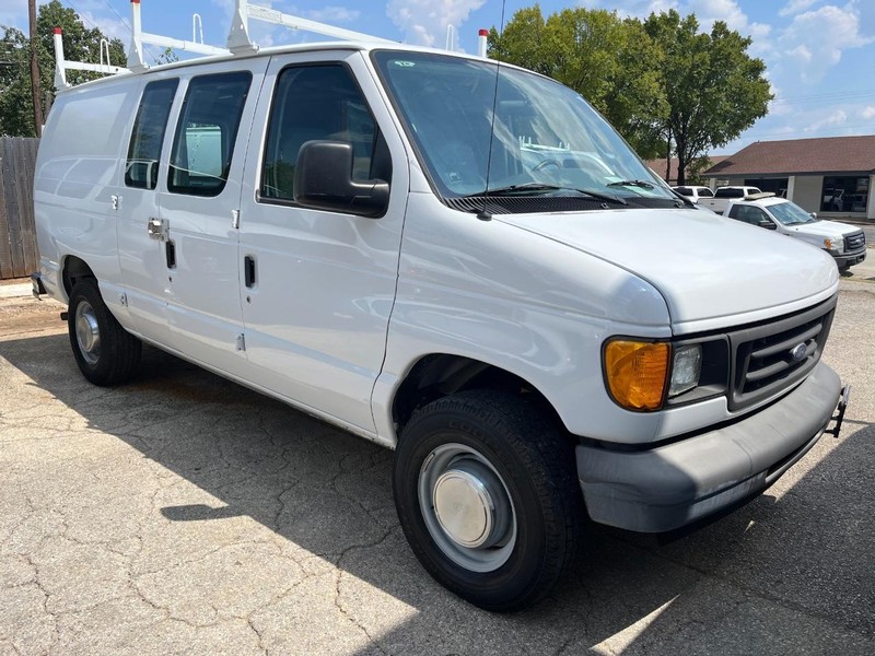 Ford Econoline Cargo Van Vehicle Image 02
