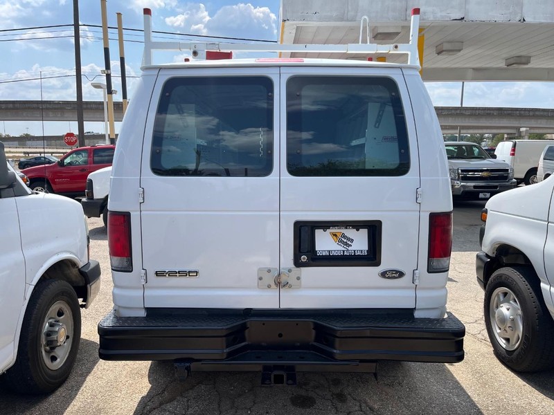 Ford Econoline Cargo Van Vehicle Image 03