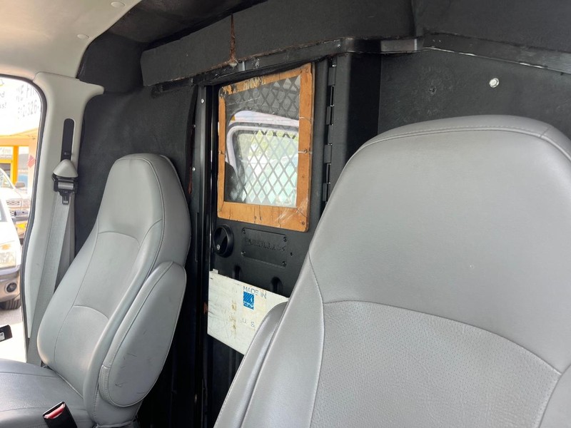 Ford Econoline Cargo Van Vehicle Image 07