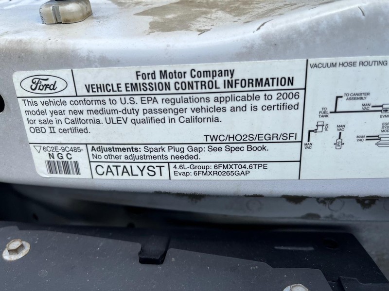 Ford Econoline Cargo Van Vehicle Image 12