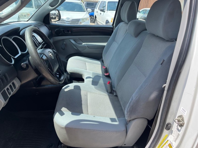 Toyota Tacoma Vehicle Image 10