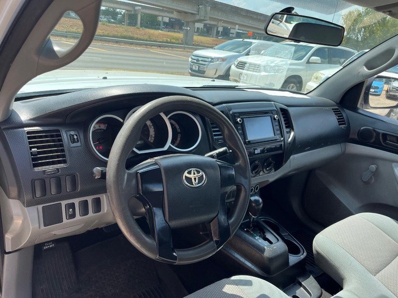 Toyota Tacoma Vehicle Image 12