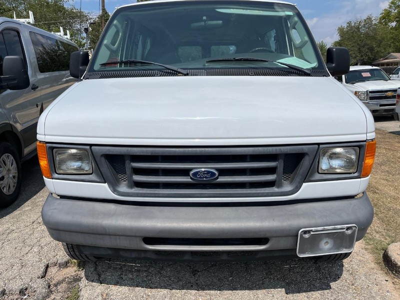 Ford Econoline Wagon Vehicle Image 02