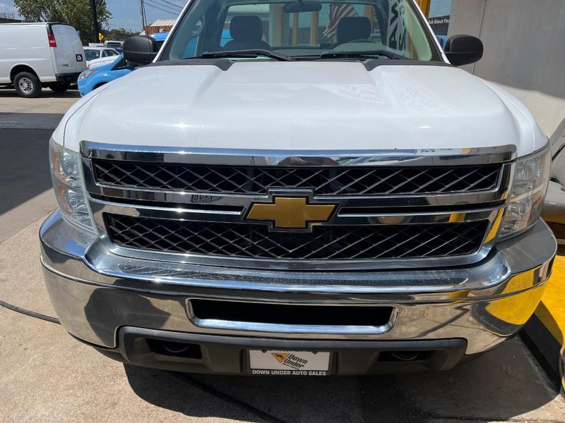 Chevrolet Silverado 2500HD Vehicle Image 02