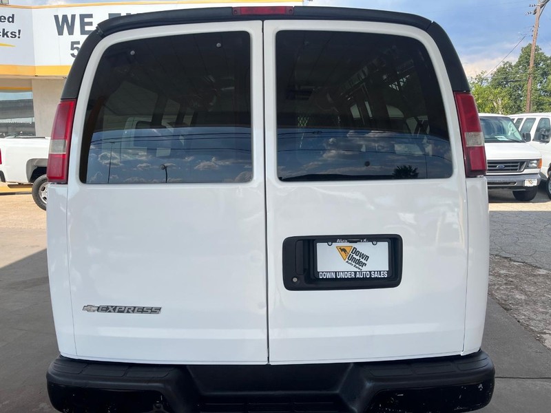 Chevrolet Express Cargo Van Vehicle Image 05