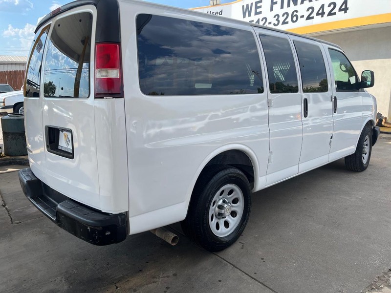 Chevrolet Express Cargo Van Vehicle Image 06