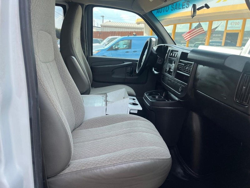 Chevrolet Express Cargo Van Vehicle Image 08