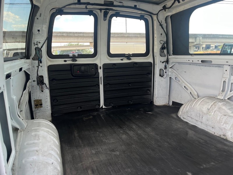 Chevrolet Express Cargo Van Vehicle Image 10