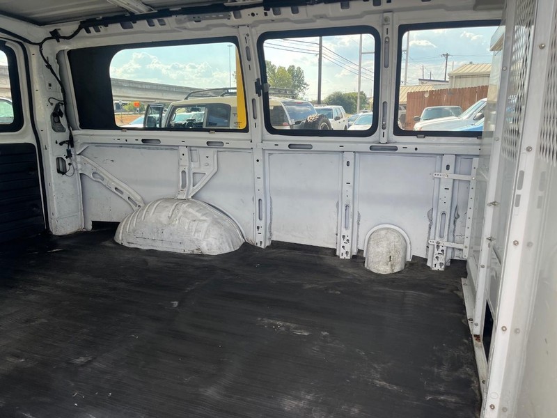 Chevrolet Express Cargo Van Vehicle Image 11