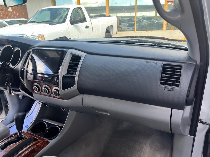 2006 Toyota Tacoma PreRunner photo 10