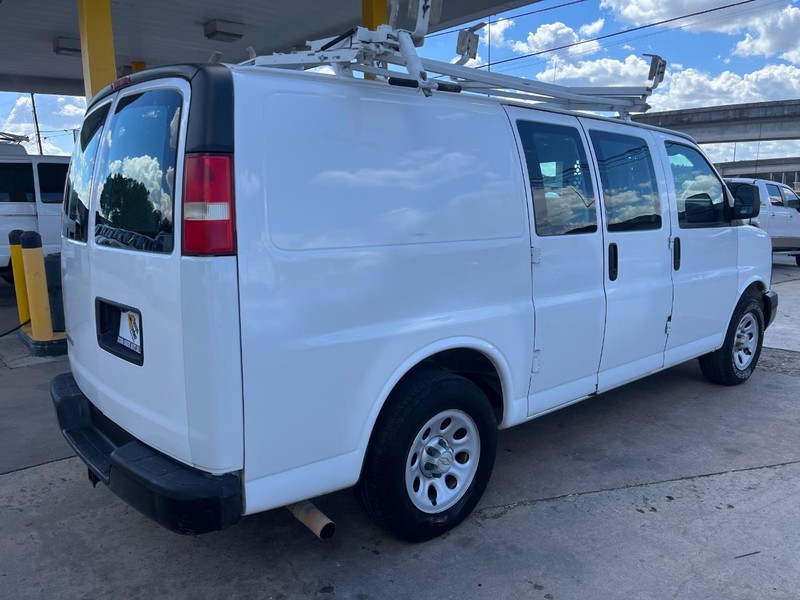 2010 Chevrolet Express Cargo Van photo 4