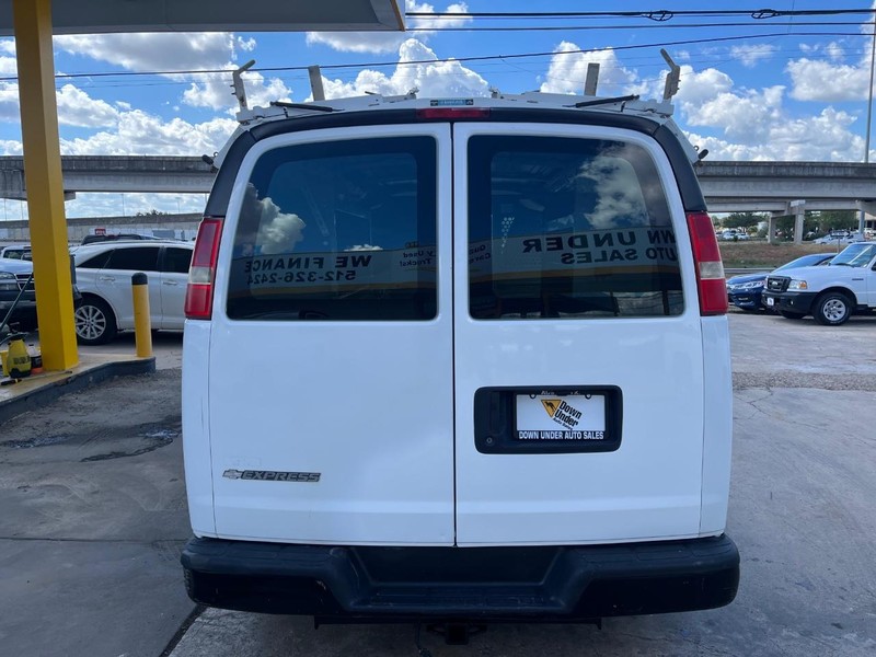 2010 Chevrolet Express Cargo Van photo 5