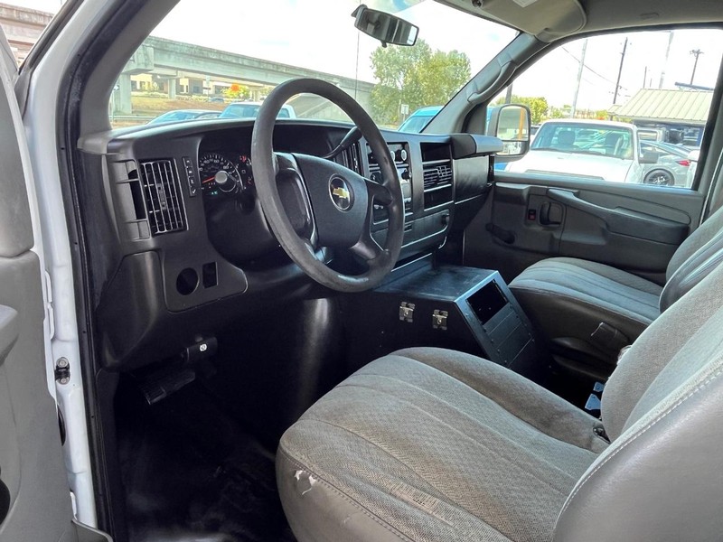 2010 Chevrolet Express Cargo Van photo 9