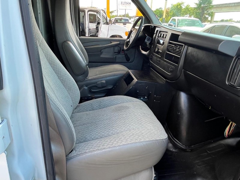 2010 Chevrolet Express Cargo Van photo 10