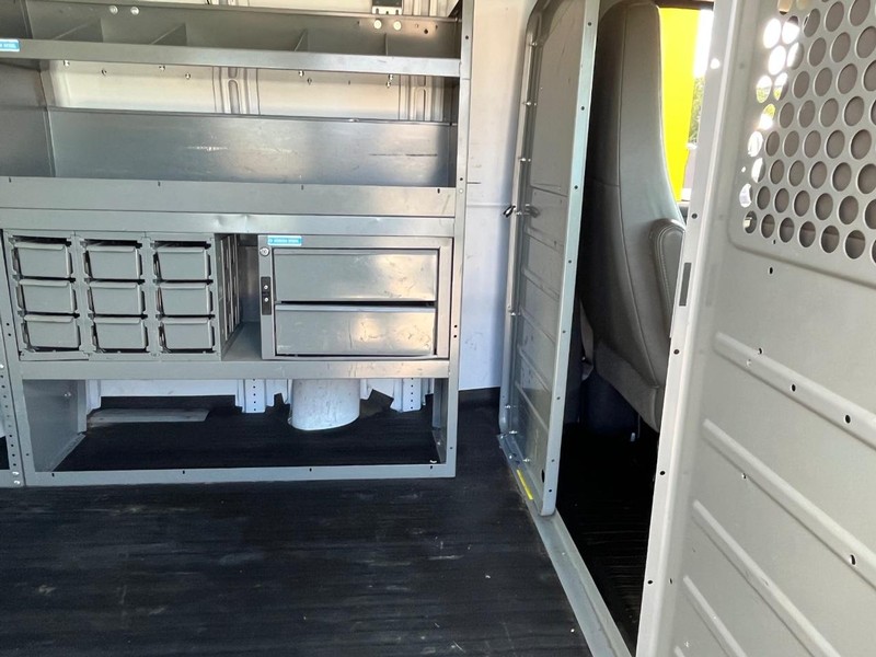 2010 Chevrolet Express Cargo Van photo 13
