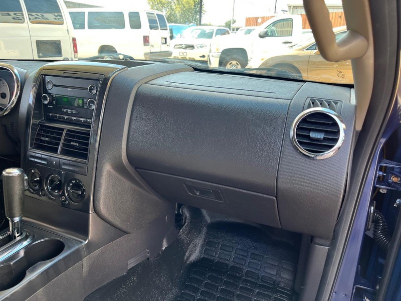 Ford Explorer Sport Trac Vehicle Image 11