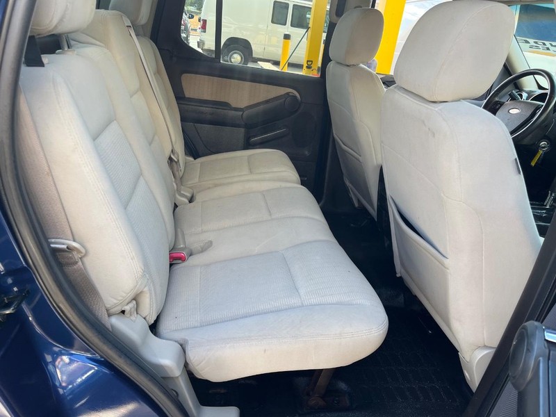 Ford Explorer Sport Trac Vehicle Image 12
