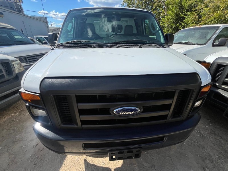 Ford Econoline Cargo Van Vehicle Image 02